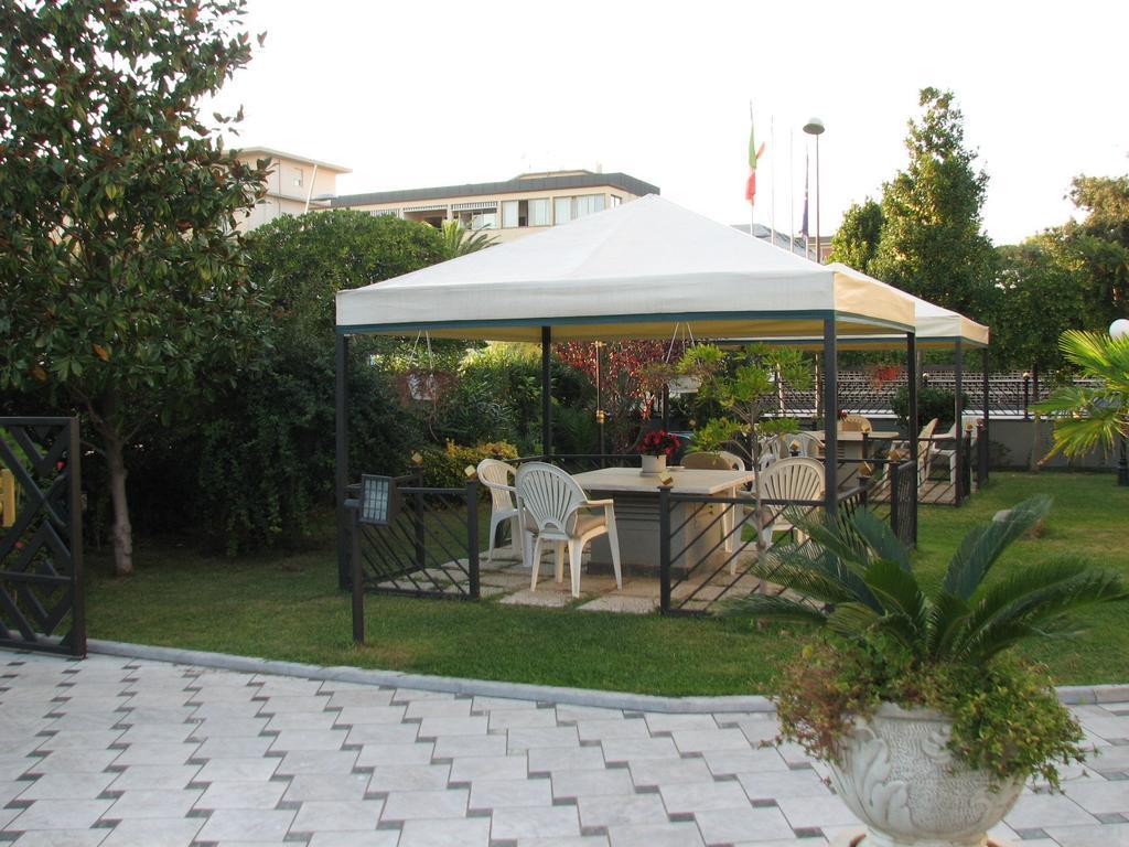 Hotel Smeraldo Lido di Camaiore Dış mekan fotoğraf